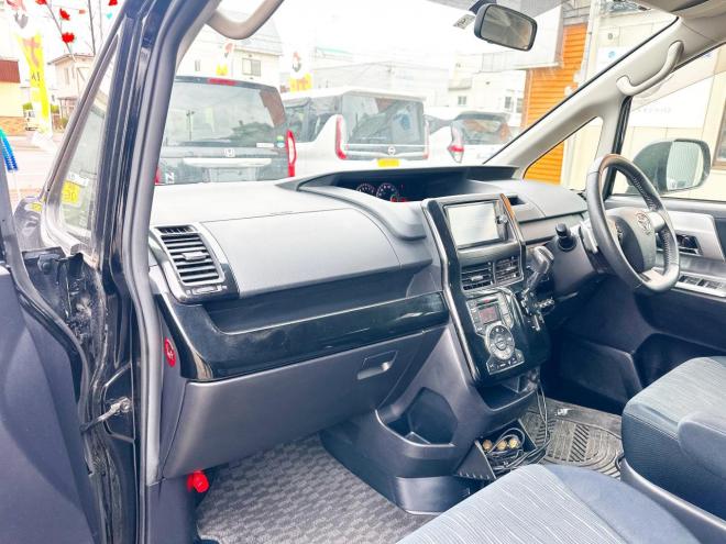 ヴォクシー2.0ZS煌Ⅱ 4WD　ローンが不安な方＜優遇ローン＞　1年保証付　後期型　寒冷地　純正ナビ