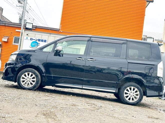 ヴォクシー2.0ZS煌Ⅱ 4WD　ローンが不安な方＜優遇ローン＞　1年保証付　後期型　寒冷地　純正ナビ
