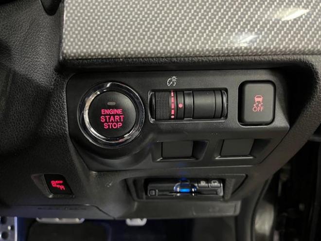 レヴォーグ１．６ＧＴ－Ｓアイサイト　アドバンスドＰＫＧ　スバルＤＩＴツインカムターボ　禁煙車　シュタイナー１８インチＡＷ＋新品夏タイヤ　純正１７ＡＷ＋スタッドレスタイヤ付　純正ナビ（フルセグ地デジ　ＤＶＤ再生　Ｂｌｕｅｔｏｏｔｈ）＋バックカメラ　ＬＥＤヘッドライト　エンジンスターター　ドライブレコーダー　オプション５連デイライト　クルーズコントロール　両席パワーシート　アイドリングストップ　パドルシフト　ＥＴＣ 4WD 1600 5Dr