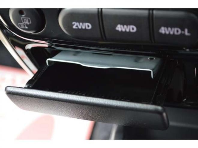 ジムニーランドベンチャー 4WD　ワンオーナー特別仕様車4WDターボCD 660