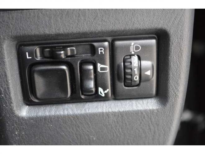 ジムニーランドベンチャー 4WD　ワンオーナー車5速マニュアルSDナビTV 660