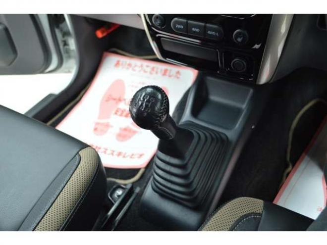 ジムニーランドベンチャー 4WD　ワンオーナー特別仕様5速マニュアル車 660