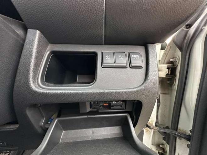 セレナ2.0 ハイウェイスター Vエアロセレクション 4WD　両側ワンタッチオートスライドドア　ETC 2000