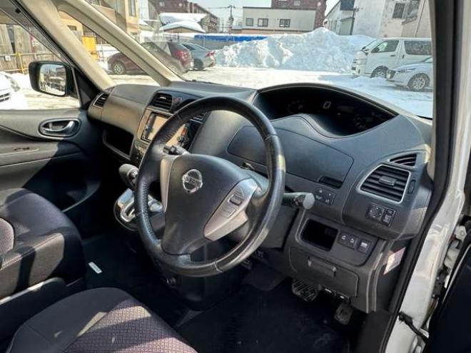 セレナ2.0 ハイウェイスター 4WD　両側ワンタッチオートスライドドア　ETC 2000