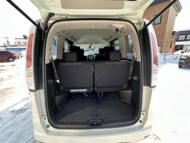 セレナ2.0 ハイウェイスター 4WD　両側ワンタッチオートスライドドア　ETC 2000