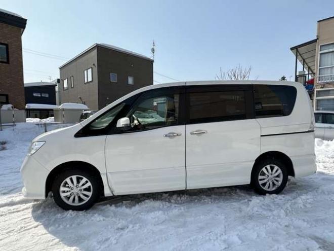 セレナ2.0 ハイウェイスター 4WD　両側ワンタッチオートスライドドア　ETC 2000