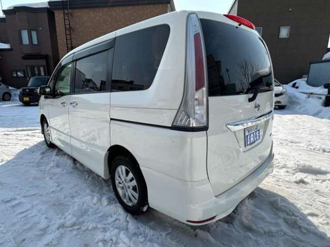 セレナ2.0 ハイウェイスター 4WD　両側ワンタッチオートスライドドア　ETC 2000
