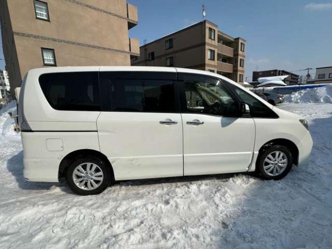 セレナ2.0 ハイウェイスター 4WD　両側ワンタッチオートスライドドア　ETC 2000