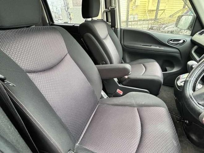 セレナ2.0 ハイウェイスター Vセレクション 4WD　ナビフルセグTV　バックモニター 2000