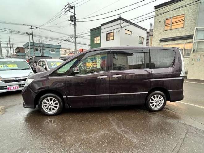 セレナ2.0 ハイウェイスター Vセレクション 4WD　ナビフルセグTV　バックモニター 2000