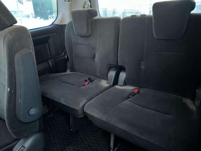 ヴォクシー2.0 X 4WD　後期型　7人乗り　ナビバックモニターTV 2000