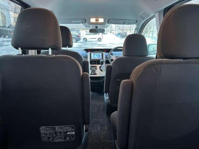 ヴォクシー2.0 X 4WD　後期型　7人乗り　ナビバックモニターTV 2000