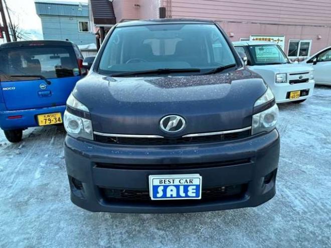 ヴォクシー2.0 X 4WD　後期型　7人乗り　ナビバックモニターTV 2000