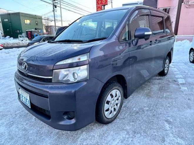 ヴォクシー2.0 X 4WD　後期型　7人乗り　ナビバックモニターTV 2000