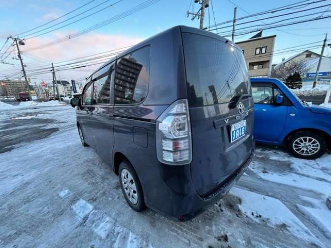 ヴォクシー2.0 X 4WD　後期型　7人乗り　ナビバックモニターTV 2000