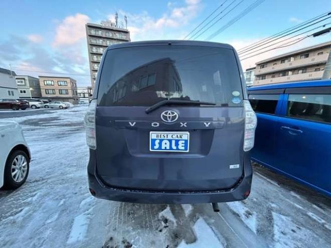 ヴォクシー2.0 X 4WD　後期型　7人乗り　ナビバックモニターTV 2000