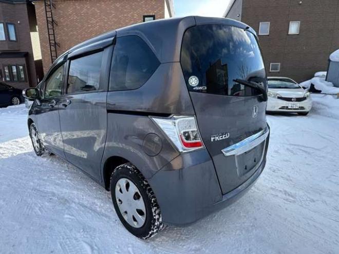 フリード1.5 G ジャストセレクション 4WD　片側パワースライドドア 1500