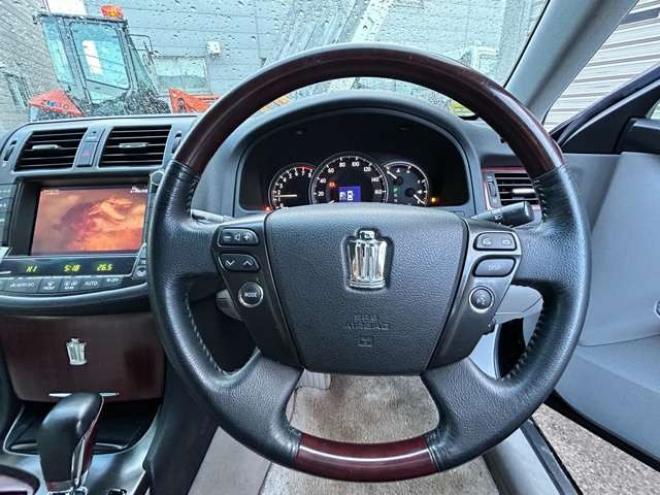 クラウンロイヤル 3.0 ロイヤルサルーン i-Four 4WD　ナビフルセグTV　バックモニター 3000