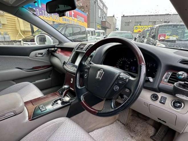 クラウンロイヤル 3.0 ロイヤルサルーン i-Four 4WD　TOYOTA純正HDDナビ　地デジ　ETC 3000