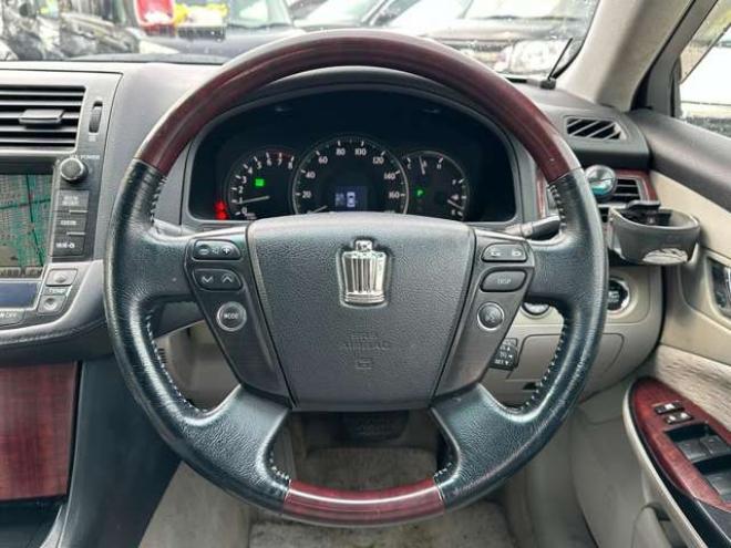クラウンロイヤル 3.0 ロイヤルサルーン i-Four 4WD　TOYOTA純正HDDナビ　地デジ　ETC 3000