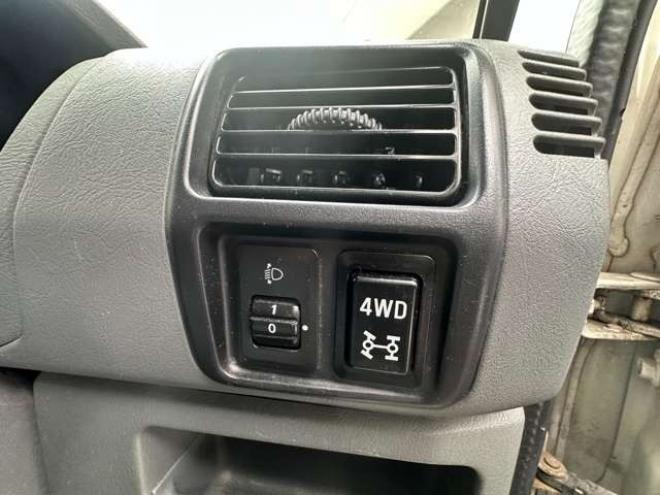 ミニキャブバン 40周年記念スペシャル ハイルーフ 4WD　4WD切り替スイッチ 660