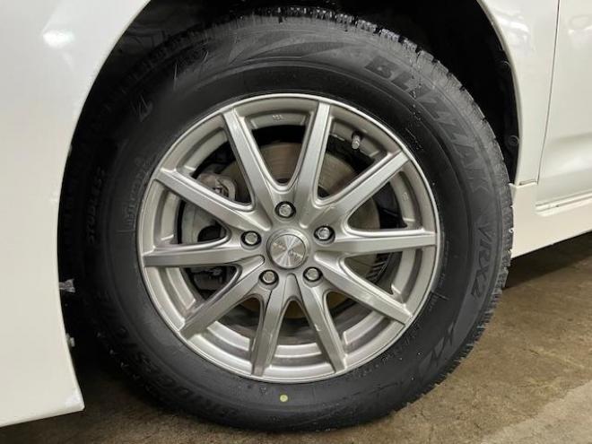 マークXジオ２４０Ｇ　エアリエル　ワンオーナー　寒冷地仕様　禁煙車　ＷＡＫＯＳバリアスコーティング済　純正１６インチＡＷ　社外１６ＡＷ＋スタッドレスタイヤ付　純正ＨＤＤナビ（フルセグ地デジ　ＤＶＤ再生　Ｂｌｕｅｔｏｏｔｈ　ミュージックサーバー）＋バックカメラ　純正エンジンスターター　ＰＵＳＨスタート　スマートキー　フロントガラス熱線　横滑り防止装置　タイミングチェーン車　ＨＩＤ　ＥＴＣ 4WD 2400 5Dr