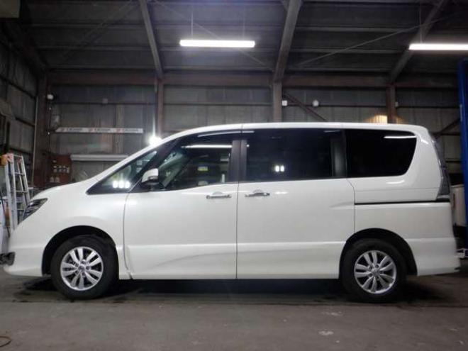 セレナ2.0 ハイウェイスター 4WD　本州仕入・ナビ・TV・Bカメラ・パワスラ 2000