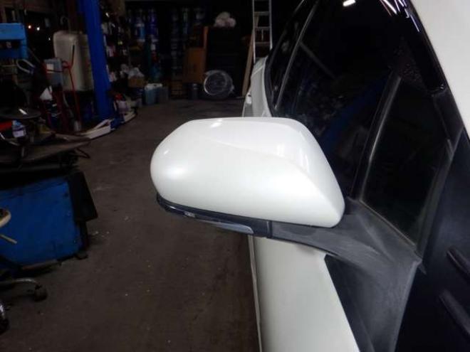 プリウス1.8 A E-Four 4WD　本州仕入・サンルーフ・ナビ・TV・B/T 1800