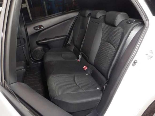 プリウス1.8 A E-Four 4WD　本州仕入・サンルーフ・ナビ・TV・B/T 1800