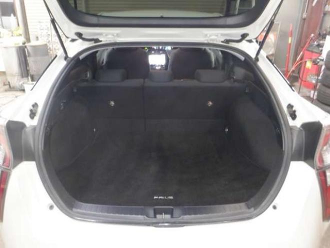 プリウス1.8 A E-Four 4WD　本州仕入・サンルーフ・ナビ・TV・B/T 1800