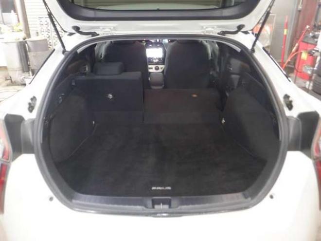 プリウス1.8 A E-Four 4WD　本州仕入・サンルーフ・ナビ・TV・B/T 1800