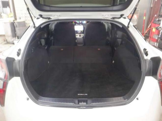 プリウス1.8 A E-Four 4WD　本州仕入・サンルーフ・ナビ・TV・B/T 1800