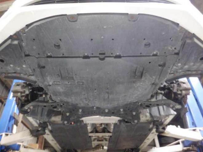 プリウス1.8 A E-Four 4WD　本州仕入・サンルーフ・ナビ・TV・B/T 1800