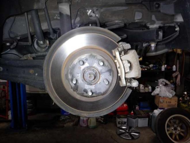 プリウス1.8 A E-Four 4WD　本州仕入・サンルーフ・ナビ・TV・B/T 1800
