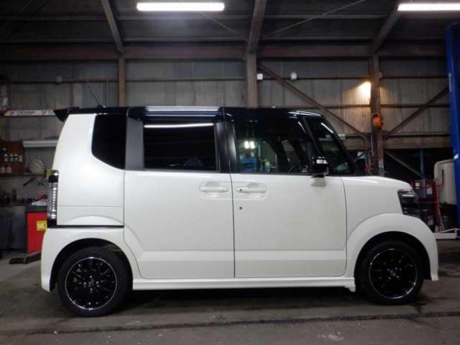 N-BOXカスタムG ターボAパッケージ 2トーンカラースタイル 4WD　ナビ・TV・B/T・Bカメラ・両側パワスラ・ 660