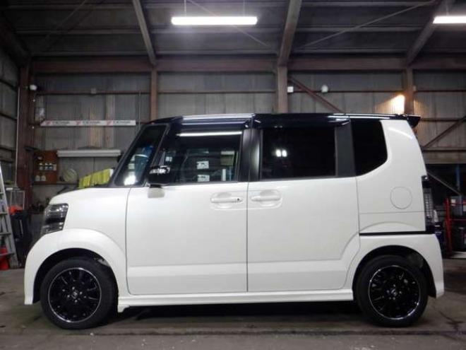 N-BOXカスタムG ターボAパッケージ 2トーンカラースタイル 4WD　ナビ・TV・B/T・Bカメラ・両側パワスラ・ 660