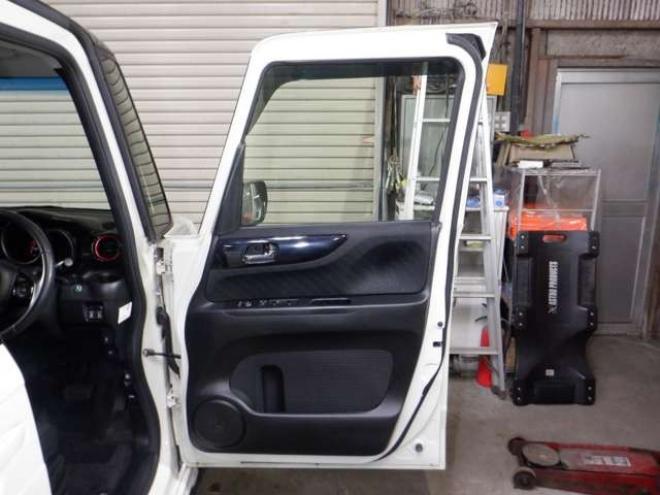 N-BOXカスタムG ターボAパッケージ 2トーンカラースタイル 4WD　ナビ・TV・B/T・Bカメラ・両側パワスラ・ 660