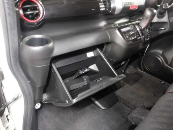 N-BOXカスタムG ターボAパッケージ 2トーンカラースタイル 4WD　ナビ・TV・B/T・Bカメラ・両側パワスラ・ 660