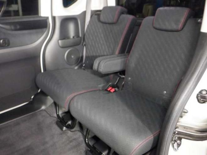 N-BOXカスタムG ターボAパッケージ 2トーンカラースタイル 4WD　ナビ・TV・B/T・Bカメラ・両側パワスラ・ 660