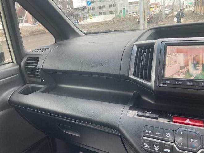 ステップワゴンスパーダ Ｚ　純正エアロ　両側パワースライドドア　ツインモニタ　フリップダウンモニタ　バックカメラ　フルセグ　社外アルミ 2WD 2000 5Dr