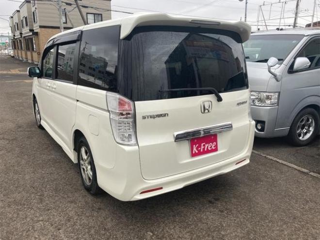 ステップワゴンスパーダ Ｚ　純正エアロ　両側パワースライドドア　ツインモニタ　フリップダウンモニタ　バックカメラ　フルセグ　社外アルミ 2WD 2000 5Dr