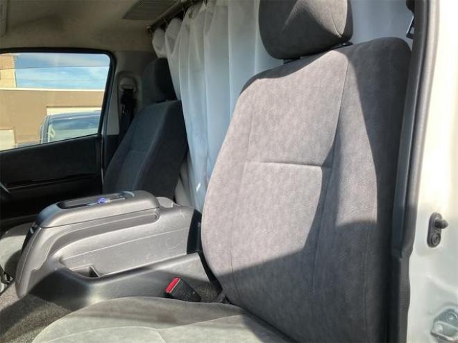 ハイエースワゴン ＧＬ　４ＷＤ　キャンピングカー　ＥＴＣ　バックカメラ　ナビ　ＴＶ　オートクルーズコントロール　オートライト　スマートキー　電動格納ミラー　ウォークスルー　ＡＴ　アルミホイール　ＣＤ　ＤＶＤ再生　ＵＳＢ 4WD 2700 4Dr