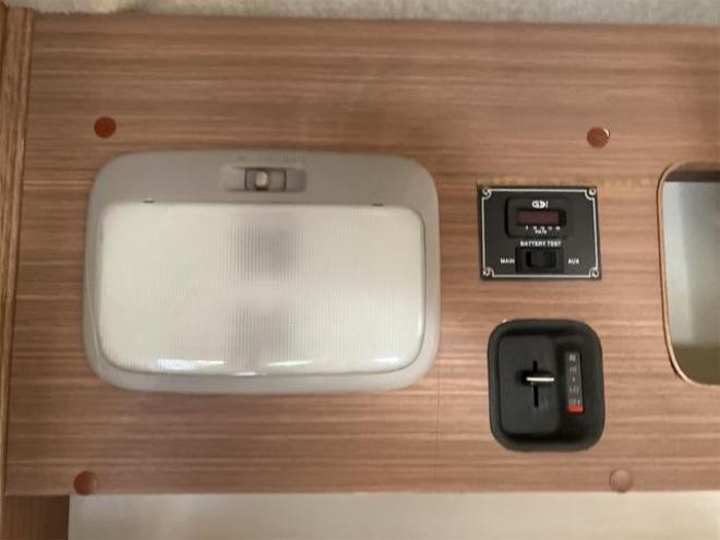 ハイエースワゴン ＧＬ　４ＷＤ　キャンピングカー　ＥＴＣ　バックカメラ　ナビ　ＴＶ　オートクルーズコントロール　オートライト　スマートキー　電動格納ミラー　ウォークスルー　ＡＴ　アルミホイール　ＣＤ　ＤＶＤ再生　ＵＳＢ 4WD 2700 4Dr