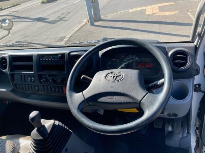 ダイナトラック 　マニュアル車　ラジオ　Ｗキャブ　ＭＴ　１年車検整備付き　保証付き 2WD 4000(D) 2Dr
