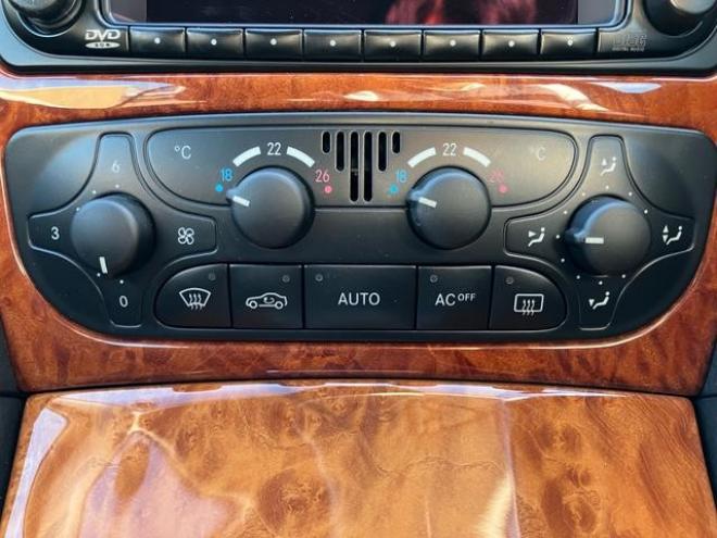 ベンツＣＬＫ 　２年車検整備付き　スマートキー　ＥＴＣ　記録簿ありナビ　ＴＶ　ＣＤ　ＤＶＤ　オートクルーズコントロール　パワーシート　取り扱い説明書 2WD 1800 クーペDr