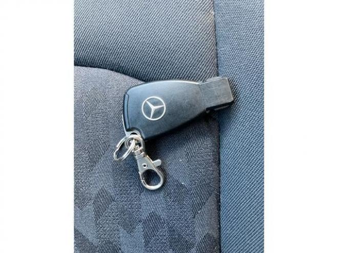 ベンツＣＬＫ 　２年車検整備付き　スマートキー　ＥＴＣ　記録簿ありナビ　ＴＶ　ＣＤ　ＤＶＤ　オートクルーズコントロール　パワーシート　取り扱い説明書 2WD 1800 クーペDr