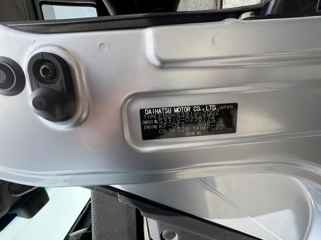 ハイゼットHIJET CARGO 4WD CRUSE TURBO sa3  寒冷地仕様　リアヒーター　本州仕入　TURBO スマアシ３　　ＶＳＣ　フルセグナビカメラ　バックカメラ　アイドリングSTOP フォグランプ　LEDヘット　ドラレコ　同色塗装　etc 4WD 660 5Dr
