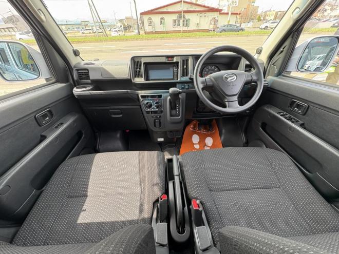 ハイゼットHIJET CARGO 4WD CRUSE TURBO sa3  寒冷地仕様　リアヒーター　本州仕入　TURBO スマアシ３　　ＶＳＣ　フルセグナビカメラ　バックカメラ　アイドリングSTOP フォグランプ　LEDヘット　ドラレコ　同色塗装　etc 4WD 660 5Dr