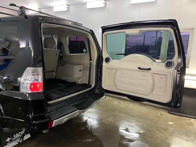 パジェロロングスーパーエクシード　本州仕入　寒冷地仕様　ダブルバッテリー　禁煙車　ディーゼルターボ　新品ＷＥＤＳキーラー１７ＡＷ＋新品ＴＯＹＯホワイトレタータイヤ　純正１７ＡＷ＋スタッドレスタイヤ付　新品ＪＡＯＳブラックマッドガード　純正ナビ（フルセグ地デジ　ＤＶＤ再生　Ｂｌｕｅｔｏｏｔｈ）＋バックカメラ　ロックフォードサウンド　純正レザーシート　クルーズコントロール　両席シートヒーター　エンジンスターター　リアヒーター　横滑り防止装置　盗難防止装置　１００Ｖ電源　ＨＩＤ　ＥＴＣ 4WD 3200 5Dr