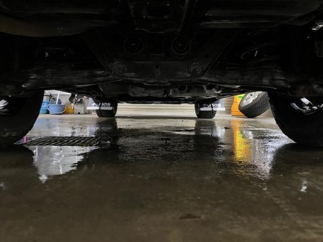 パジェロロングスーパーエクシード　本州仕入　寒冷地仕様　ダブルバッテリー　禁煙車　ディーゼルターボ　新品ＷＥＤＳキーラー１７ＡＷ＋新品ＴＯＹＯホワイトレタータイヤ　純正１７ＡＷ＋スタッドレスタイヤ付　新品ＪＡＯＳブラックマッドガード　純正ナビ（フルセグ地デジ　ＤＶＤ再生　Ｂｌｕｅｔｏｏｔｈ）＋バックカメラ　ロックフォードサウンド　純正レザーシート　クルーズコントロール　両席シートヒーター　エンジンスターター　リアヒーター　横滑り防止装置　盗難防止装置　１００Ｖ電源　ＨＩＤ　ＥＴＣ 4WD 3200 5Dr